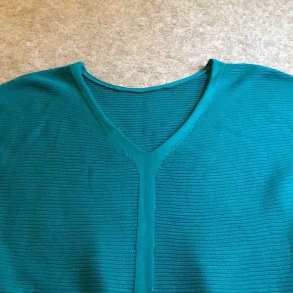 Loft, short sleeve sweater, v neck back - Picture 3 of 5